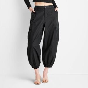 ⭐️ High-Rise Black Cargo Joggers Size L